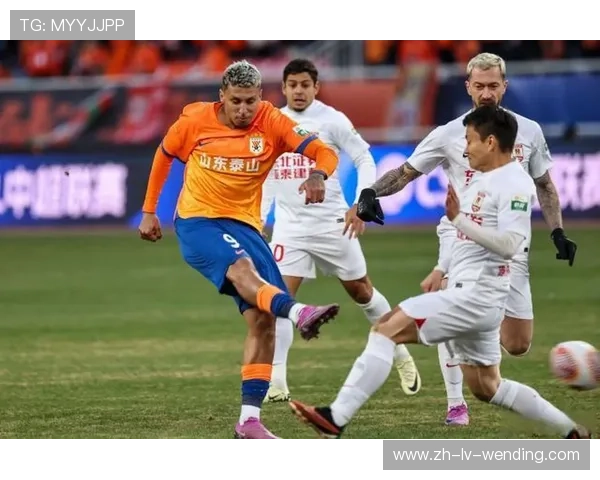 首轮中超赛场风云:VAR判罚改写三场比赛结局